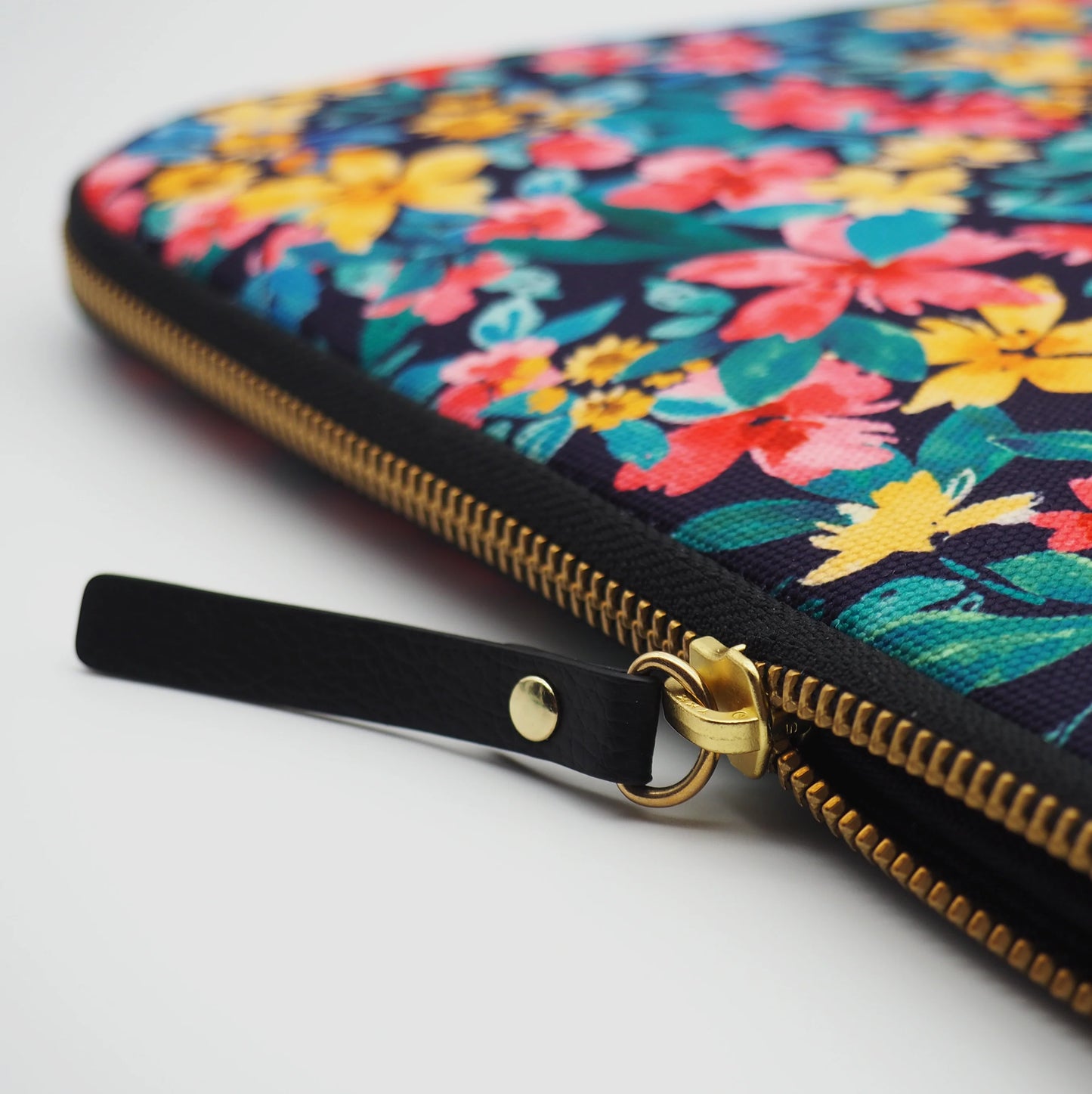 Laptophoes Dark Flowers