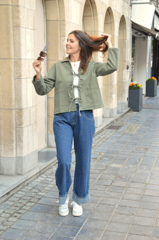 Kaki vest met strikjes