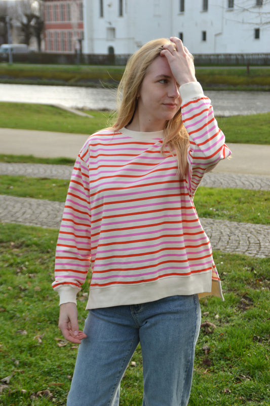 Sweater rood-roze streepjes