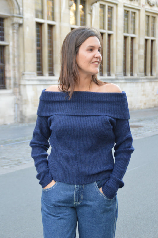 Blauwe trui offshoulder