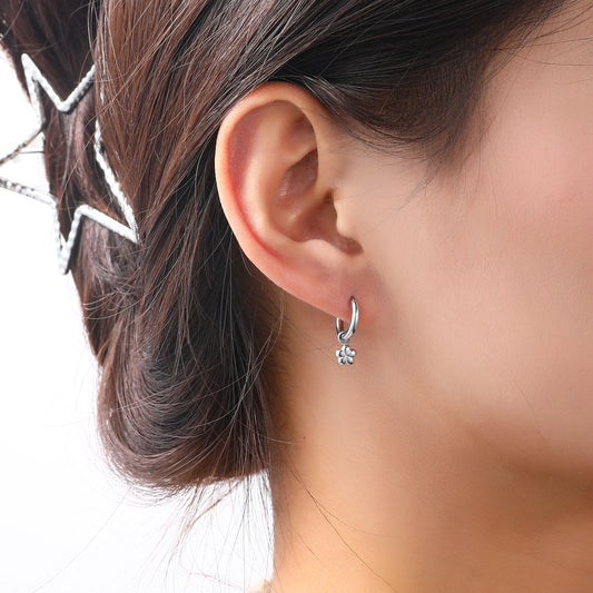 Oorbellen Simple Flower Hoop zilver