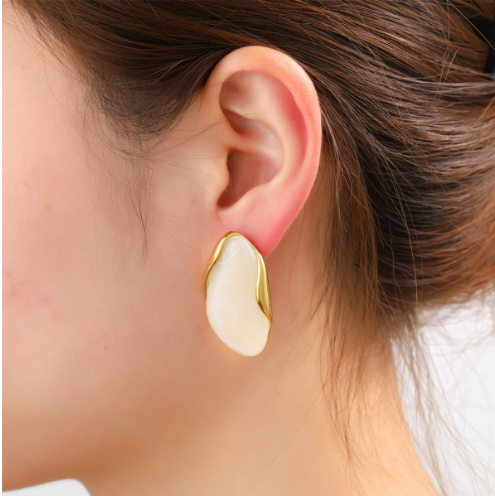 Oorbellen Resin Oister Stud white