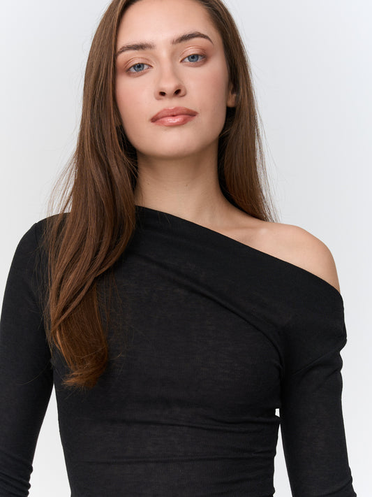 Zwart truitje offshoulder