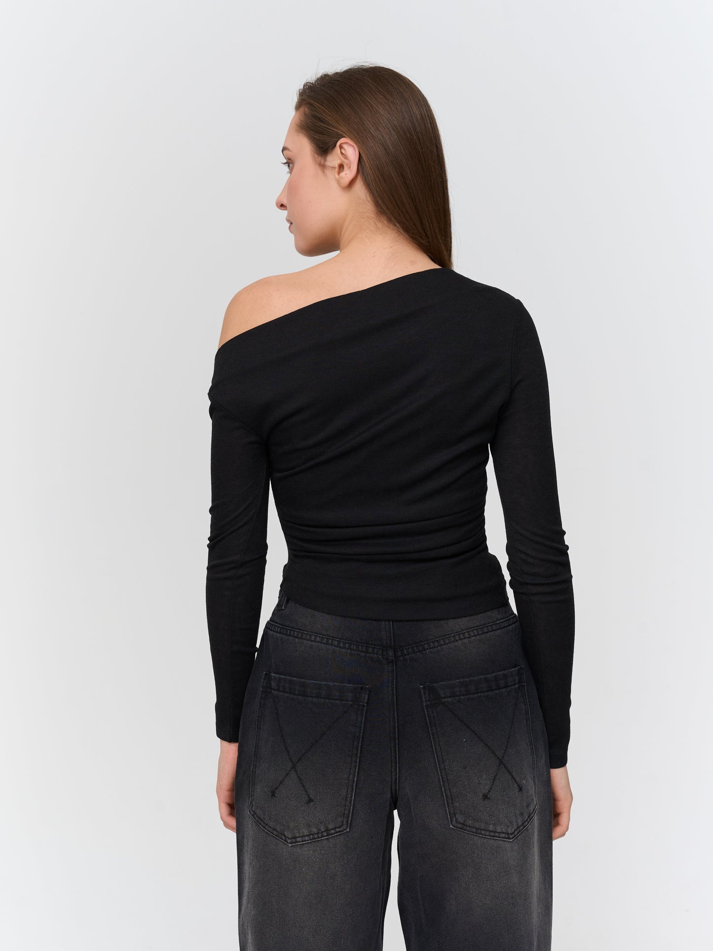 Zwart truitje offshoulder