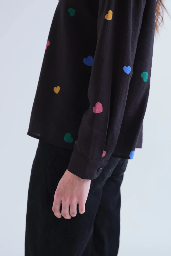 Zwarte blouse hartjes