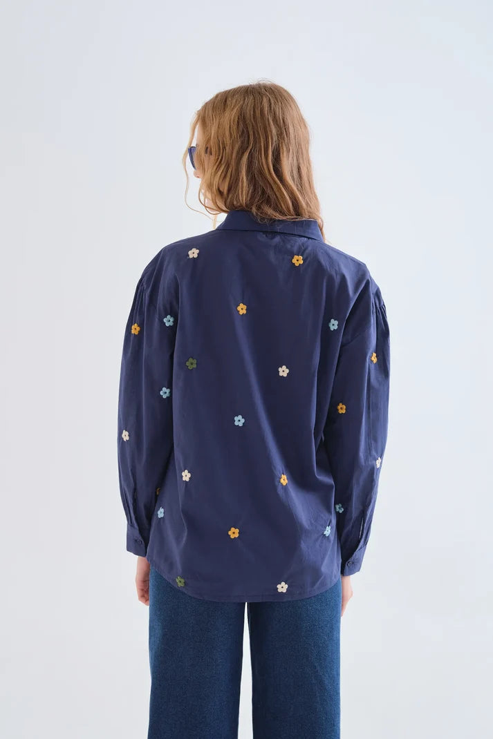 Blauwe blouse bloemetjes