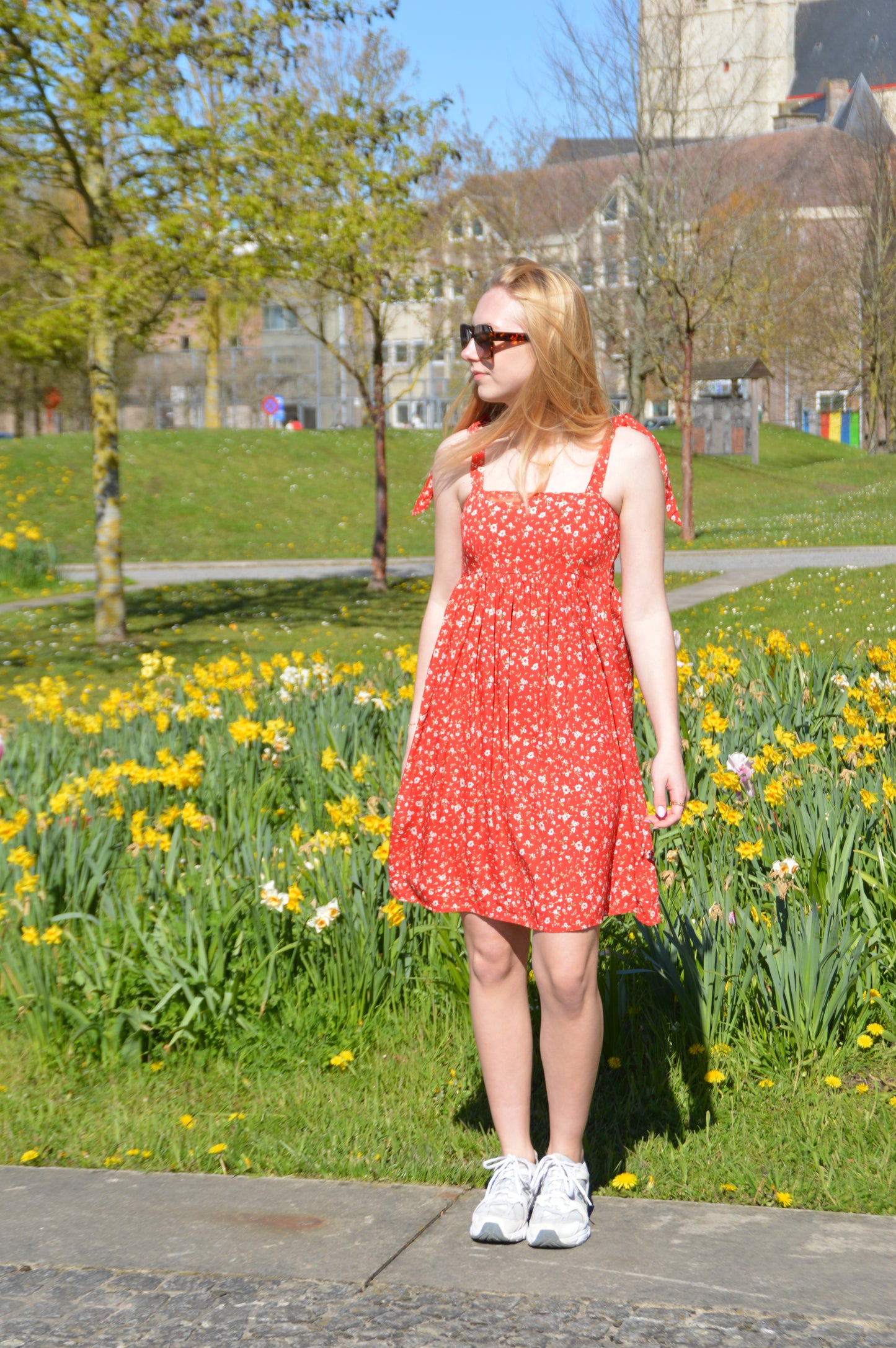 Rood kleedje bloemetjes