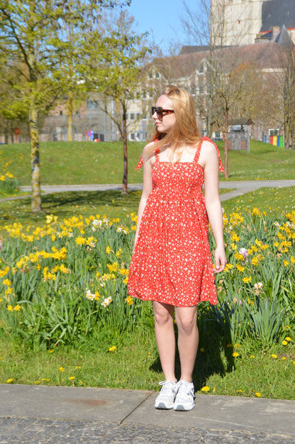 Rood kleedje bloemetjes