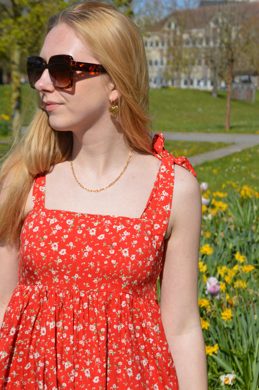 Rood kleedje bloemetjes