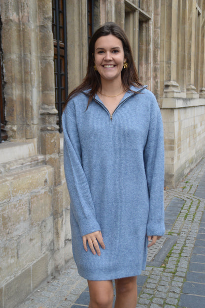 Blauw gebreid kleedje