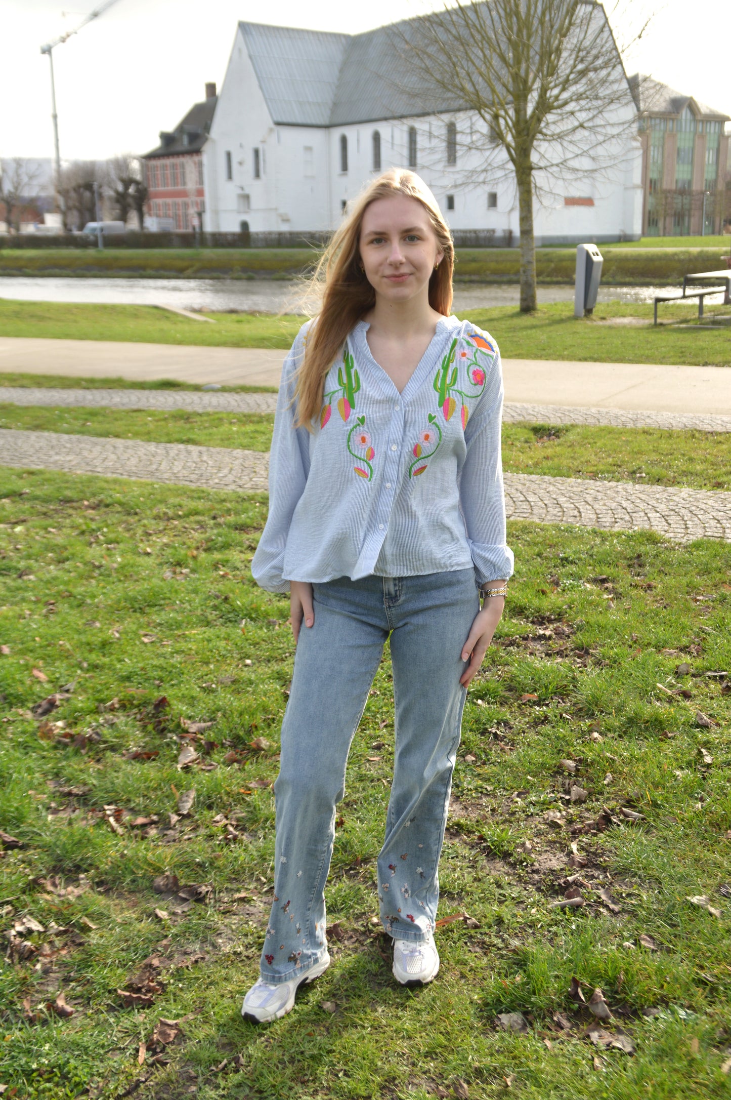 Gestreepte blouse met borduursel