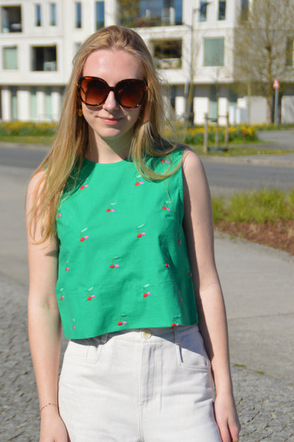 Groene top met kersenprint