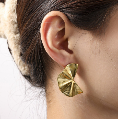 Oorbellen Half Lily Stud