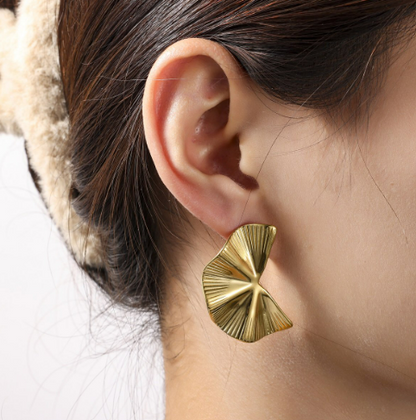 Oorbellen Half Lily Stud