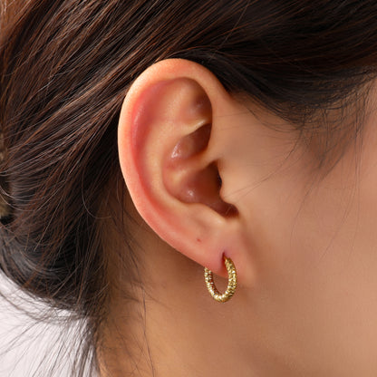 Oorbellen Hammered Hoop - 14 mm goud