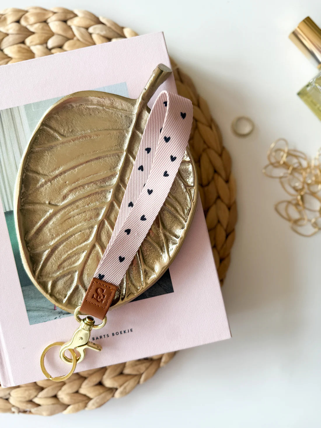 Sleutelkoord beige hartjes