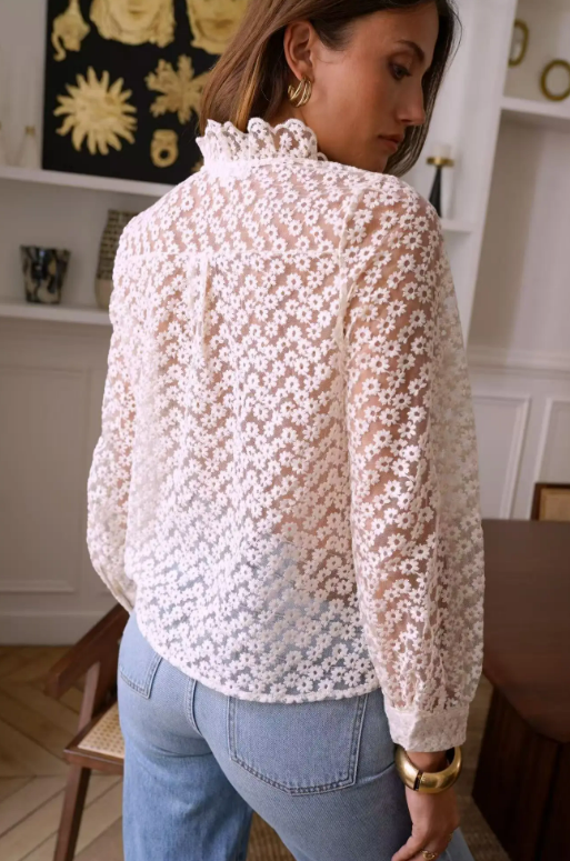 Blouse geborduurde bloemetjes