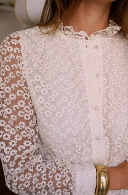 Blouse geborduurde bloemetjes