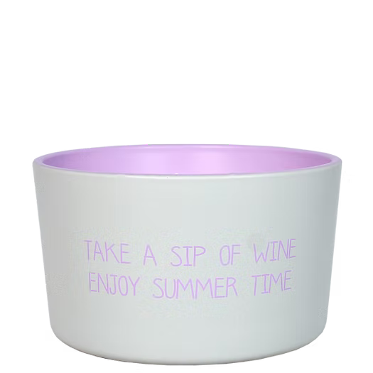 Buitenkaars Take a sip of wine