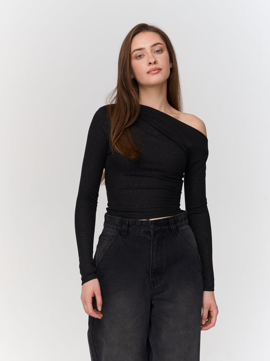 Zwart truitje offshoulder