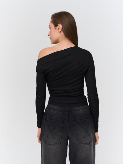 Zwart truitje offshoulder