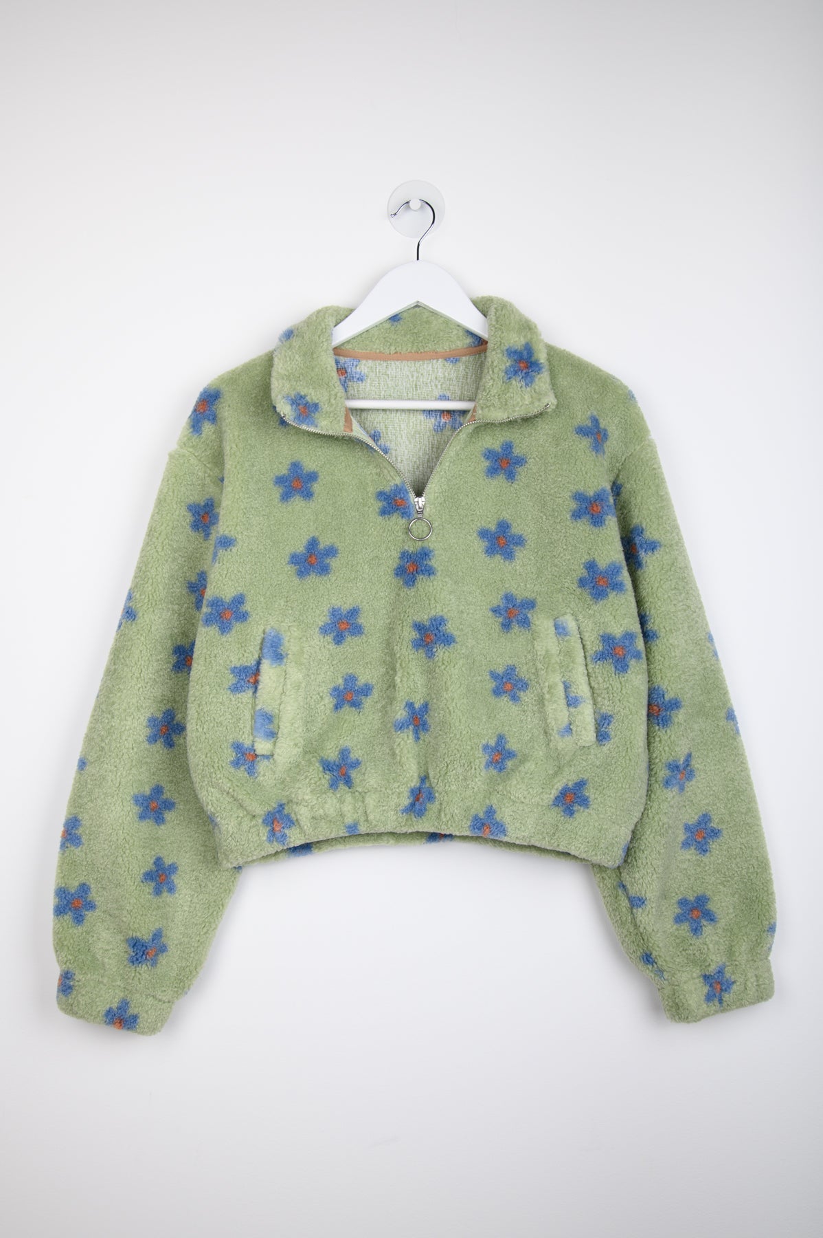 Lichtgroene trui bloemetjes