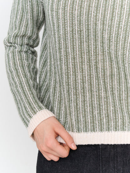 Groene trui streepjes